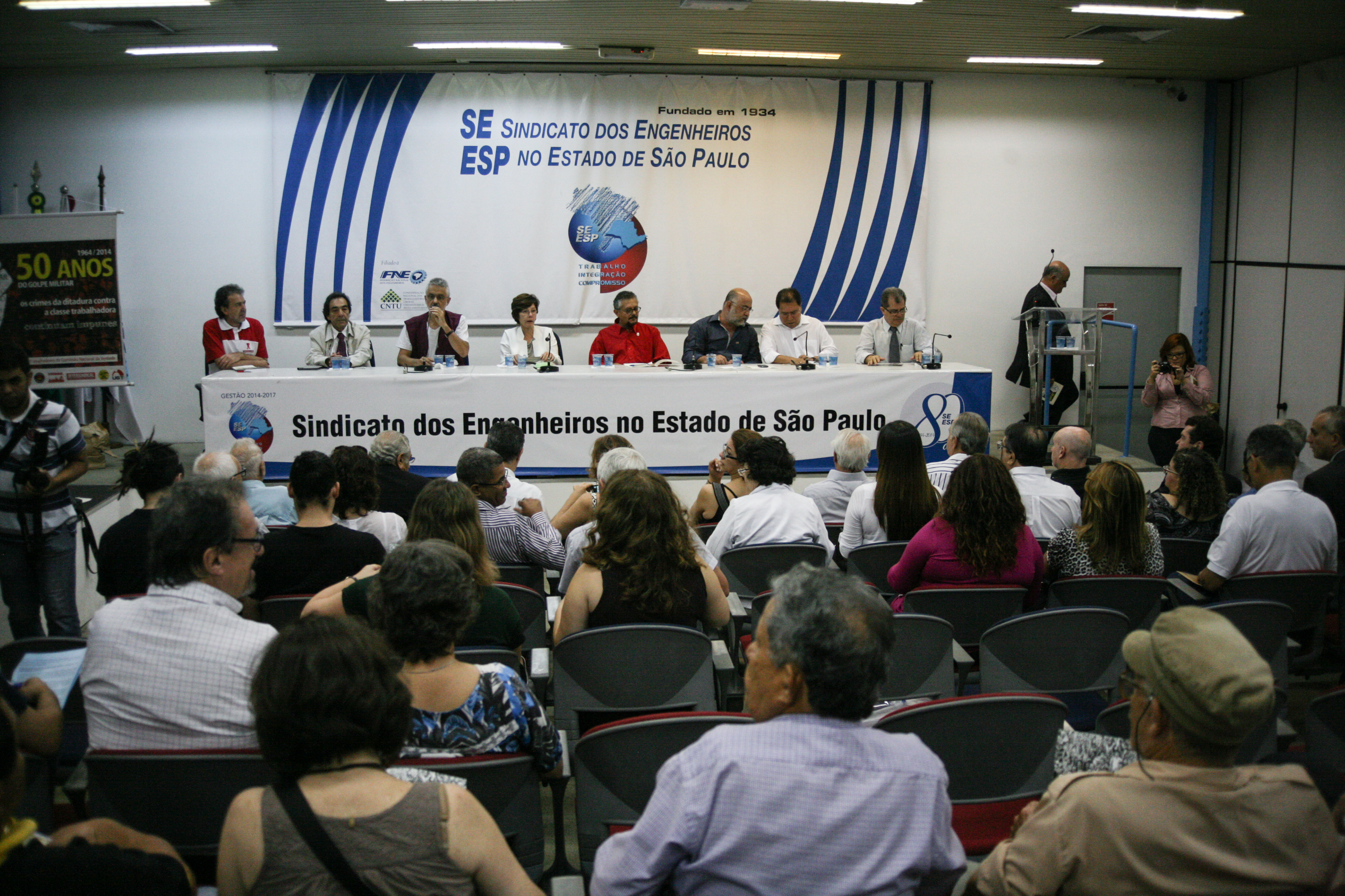 Trabalhadores entregam relatório à Comissão da Verdade